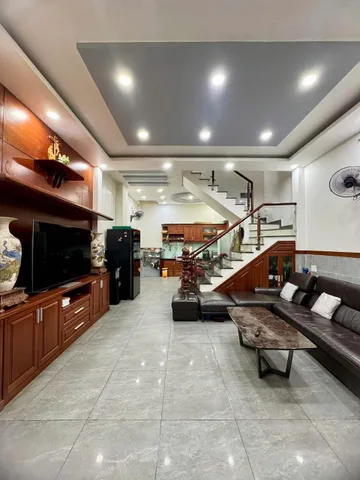 Hẻm xe hơi, 3 lầu có sân thượng, 5PN, 4WC