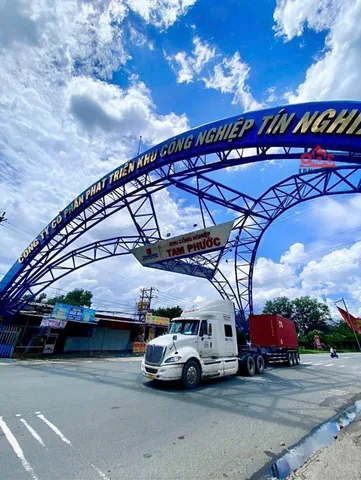 Cho Thuê Xưởng 5000m2 Giá Chỉ 4 usd/m2. KCN Tam Phước Đồng nai. 

👉Tổng DT khuân viên 7000m2 Sd Chung 
👉 DT xưởng : 5000m2  ( Ngang 45x111 m)