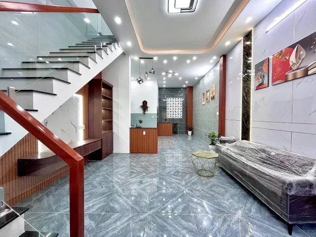 Bán căn nhà tại Tân Phong Q7 TP HCM, giá chỉ 2T650TR DT 100m2 sổ riêng sang tên liền tay