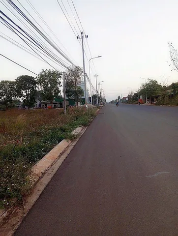 mặt tiền vành đai Phan Huy Chú - Hoà Nam giá rẻ bèo bọt . Lô này mua vào để dành chờ đường làm xong thì x nhiều luôn ạ