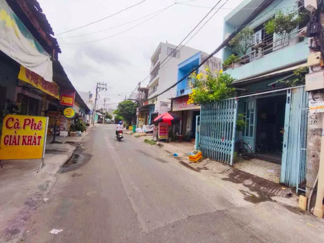 Nhà 2 tầng mới tinh,mặt tiền kinh doanh,ngang gần 6m, chỉ 5 đồng hơn,giáp Tân Kỳ Tân Quý,gần Aone mall Tân Phú,đường nhựa xe tải thông