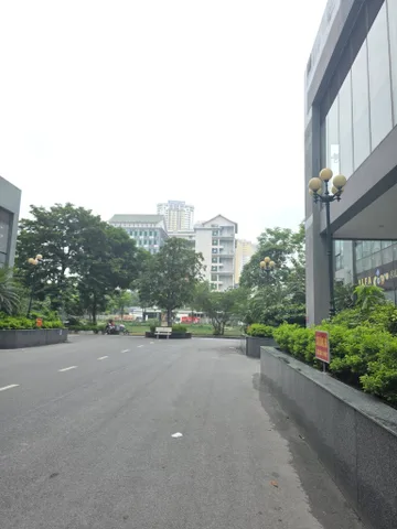 Bán tòa nhà mặt đường Trịnh Đình Cửu, 180m2, 9 tầng, thang máy, thông sàn