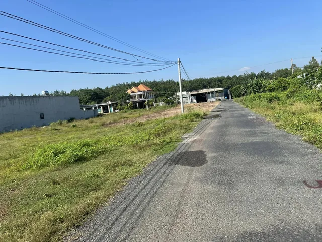 BÁN GẤP 4200M2 ĐẤT MT THÔNG NGAY KCN, CHỢ DÂN CƯ ĐÔNG, SHR GIÁ RẺ 180TR