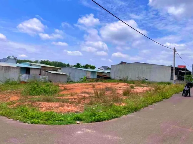 BÁN GẤP NỀN ĐẤT 412M2 NẰM NGAY TRUNG TÂM SÁT CHỢ, KCN DÂN ĐÔNG GIÁ 500TR