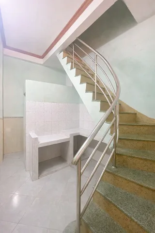 Cách 1 căn là ra Lũy Bán Bích , nhỉnh tí hon 4tỷ , sổ hồng riêng . TK28CG86
