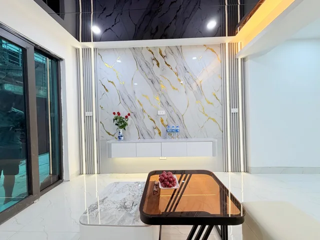 BÁN NHÀ NGUYỄN XIỂN THANH XUÂN 3GÁC TRÁNH NHAU - QUY HOAC ĐÃ ỔN ĐỊNH CHỦ TẶNG FUL NỘI THẤT CHỈ VIỆC XÁCH VALI VỀ Ở NGÕ RỘNG THONGTHOANGHÀNG XÓM CÔNG CHỨC VIÊN CHỨC NHÀ NƯỚC ĐẢM BẢO AN NINH