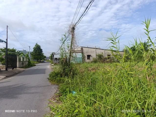 Bán Đất nhựa Mỹ Hạnh 
- DT: 5x24
Giá 2ty 
. Thông vào KDC trần Anh . Nhựa gò hưu vào 50m