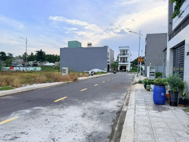 Bán gấp đất nền Bình Dương sổ sẵn, giá tốt chỉ 860 triệu, hạ tầng hoàn thiện, tiềm năng tăng giá.
