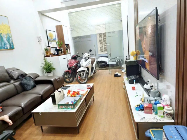 LA THÀNH ,Nhà ở ngay !!! 40m2 x 3.6MT x 6T - Ngõ nông , Gần hồ - Đẹp