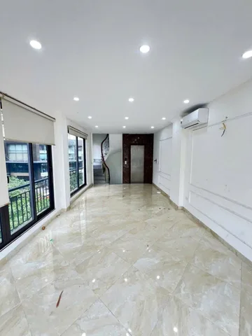Cho Thuê Nhà Mặt Phố Láng Hạ 40M² 6,5 Tầng - Thiết Kế Thông Sàn - Kinh Doanh VP, Showroom... Giá Thuê 39tr