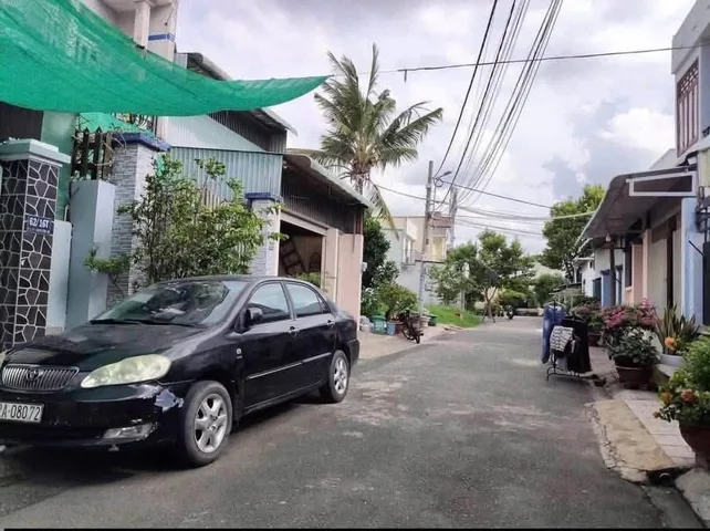 Nhỉnh 3ty nhà 5x20 đúc 1 lầu đường nhựa 8m Trần Văn Mười gần chợ đầu mối Hóc Môn
