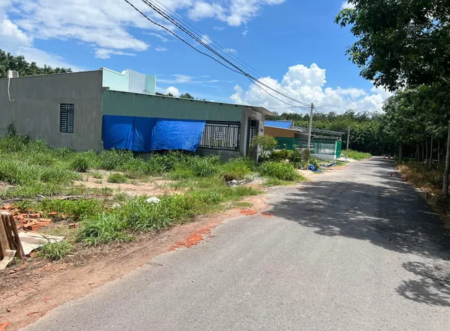 Người nhà em cần bán đất gấp diện tích 500m2 - - - thổ cư có sẵn 100m - di chuyển ra các tiện ích 5' đi xe