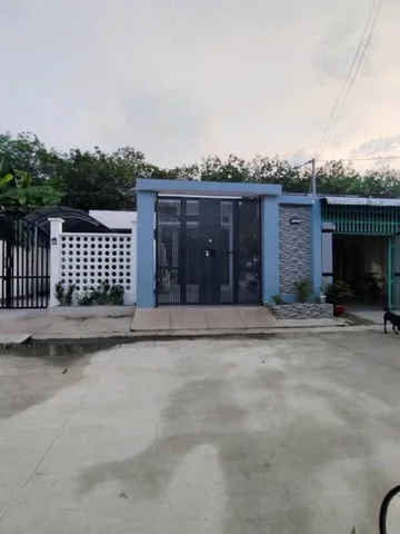Chủ Nhà Cần Tiền ra nhanh lô đất có nhà 250m2 đường bê tông 8m gần trường chợ