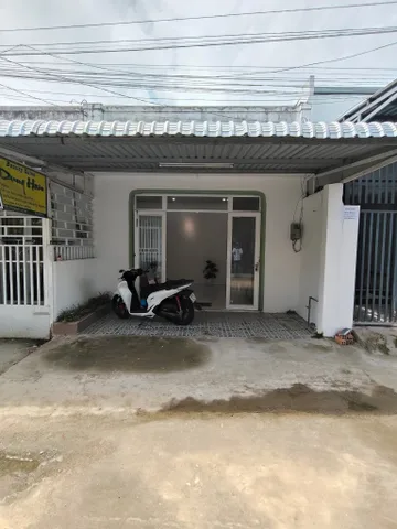 BÁN NHÀ CẤP 4 SHR 90M2 900TR ĐẰNG SAU BỆNH VIỆN XUYÊN Á