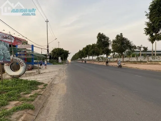 Bán 5000m2 đất TMDV đã phân thành 6 sổ diện tích từ 500- 1000 m2 , pháp lý chuẩn - Đối diện khu đô thị Ân Phú