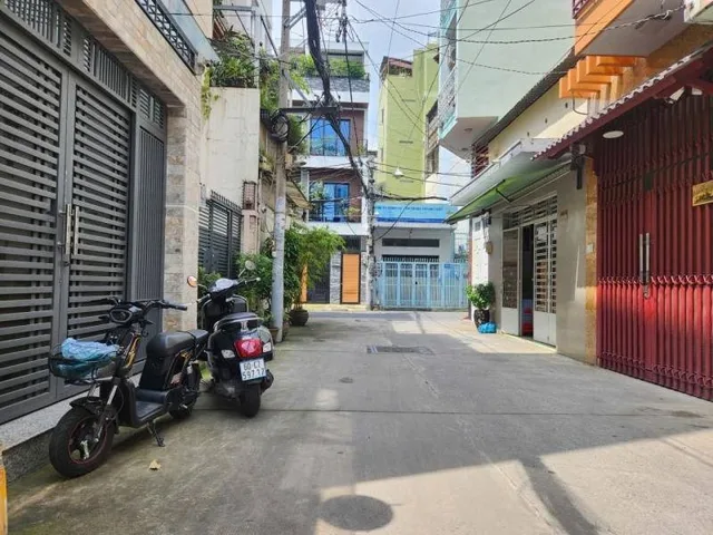 Ngang 5 dài 13m xây 4 tầng, nhỉnh 7ty. Gần Đại Học Bách Khoa - Lý Thường Kiệt, ngay Lạc Long Quân, chợ Tân Bình
