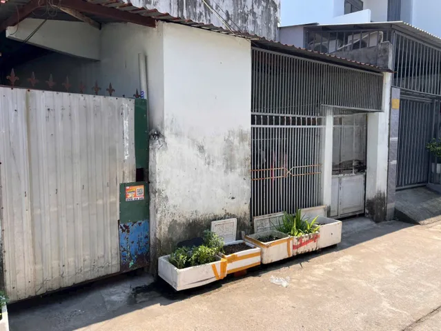 🏡 BÁN LÔ ĐẤT CẠNH TRƯỜNG TIỂU HỌC PHƯỚC LONG 2 – PHƯỜNG NAM NHA TRANG
📍 Vị trí đẹp, cách đường Phước Long chỉ 50m, gần đường Nguyễn Đức Cảnh.
📐 Diện tích: 102,8m² (ngang 6,05m) – Đất ở đô thị.
🛣️ Mặt tiền đường bê tông hiện trạng rộng 4m.
🛍️ Gần chợ B