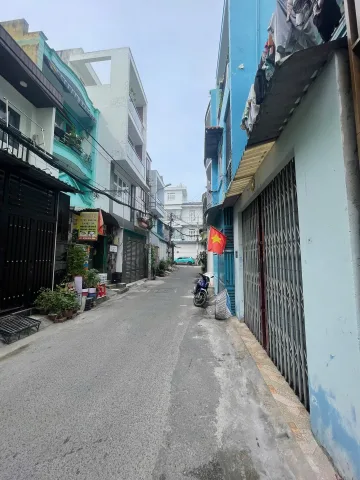 Ngang 5 dài 18m xây 3 tầng. Ngay chợ Tân Bình, Ngã Tư Bảy Hiền, gần mặt tiền Lạc Long Quân, chỉ 10p ra Đại Học Bách Khoa