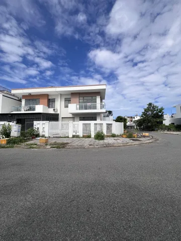 BÁN NHÀ NGUYỄN TRUNG TRỰC, RẠCH GIÁ, 5X18M, ĐƯỜNG SIÊU RỘNG 20M, KHU DÂN TRÍ CAO, NHỈNH 2 TỶ