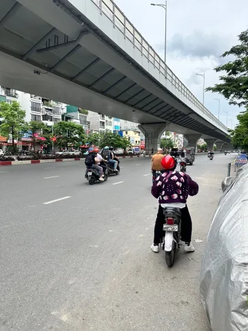 DÂN XÂY ,Ô TÔ ĐỖ CỬA, TIỆN ÍCH BẠT NGÀN