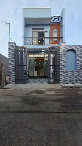 🏠 BÁN NHÀ LẦU MỚI ĐẸP - TÂN HIỆP, HÓC MÔN 
🎯 Vị trí cực đẹp: Cách trục đường chính Dương Công Khi chỉ 50m. Gần Ủy ban cũ Tân Hiệp và gần chợ. Khu dân cư đông đúc, hiện hữu, cam kết không mồ mả.
📐 Thông Tin Chi Tiết
Diện tích: Ngang 5m × Dài 20m (Diện t