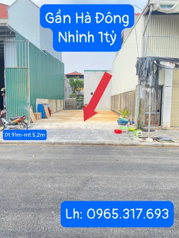 E có lô đất ở Chương Mỹ di chuyển 5p ra mặt ql6 đang mở rộng. 
E không nỡ bán nhưng do vàng e đu đỉnh không chịu được lãi ngân hàng nữa e đành hi sinh mảnh e ưng nhất mới mua năm ngoái. 
Đất diện tích 91m có đường nhựa rộng 6m 2 oto tránh nhau. Xây nhà 