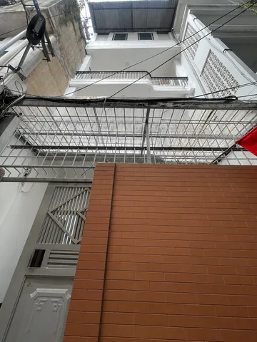 Bán nhà trung tâm Đống Đa, ngõ oto, 60*5T MT 4.8m, nhà đẹp vào ở luôn, khu dân trí cao, hàng xóm nhiệt tình, Giá 13 tỷ