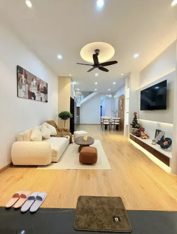 Nhà tại P5 Q11 cần bán gấp DT 60m2, giá chỉ 2T760tr, shr sang tên liền tay