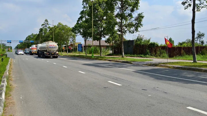 Bán nhanh đất mặt tiền võ văn kiệt thổ cư nhiều