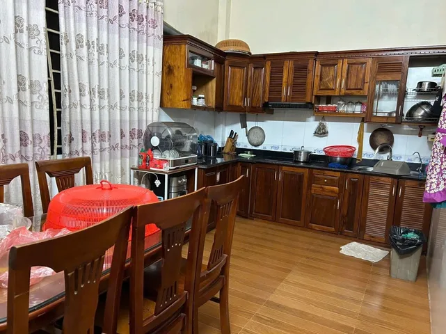 Bán nhà 4.5 tầng mặt đường nguyễn cao khu hoà đình võ cường. Kinh doanh tốt. Diện tích 64m mặt tiền 5m hướng đông nam. Phường võ cường tỉnh bắc ninh