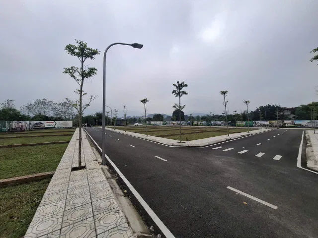 Bán đất ngã tư vai réo ql21a phú cát, hòa lạc, gần công nghệ cao, đường 20m, full thổ cư