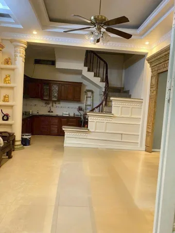 Cho thuê nhà ngõ 58 Nguyễn Khánh Toàn, Cầu Giấy,38M*5 tầng SẠCH ĐẸP giá 15 triệu