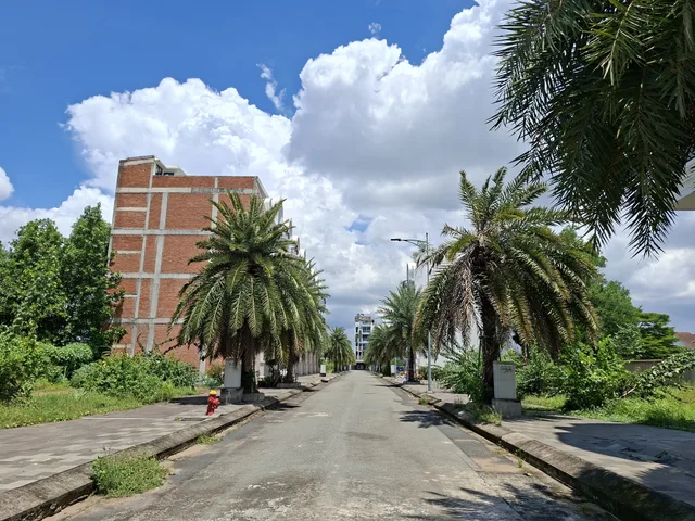 Khu nhà phố ~100m Nguyễn Xiển - 6.5 tỷ 82m2 - An ninh, xây cao tầng, công viên view sông Tắc