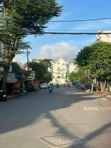Nhà bán 3 tầng dương quảng hàm hẽm xe hơi ngang 5