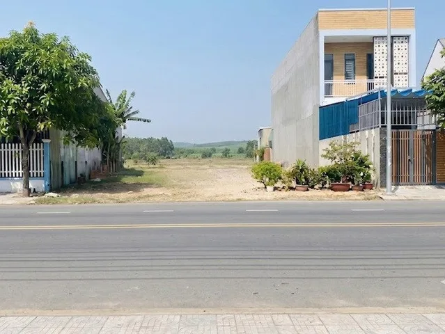 BÁN ĐẤT BIỂN THỊNH LONG, NẰM TRONG KHU DÂN CƯ HIỆN HỮU, ĐƯỜNG TRỤC CHÍNH SÁT BIỂN, KD, Ở, XÂY KS, NN