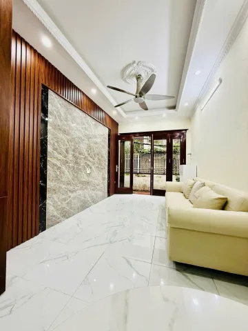 NGÕ CẨM VĂN – TRUNG TÂM ĐỐNG ĐA – 5 PHÒNG NGỦ – Ở NGAY
