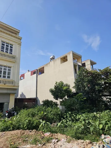 Bán đất giãn dân khu 10 đại phúc. Mặt trục chính đường rộng 22.5m chạy thẳng ra hồ văn miếu. Nhìn trường cơ điện. Kinh doanh tốt. Diện tích 65m mặt tiền 4.5m hướng đông nam. Phường võ cường tỉnh bắc ninh
