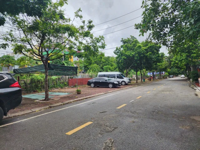 Bán nhà 3 tầng mặt đường nguyễn công hãng khu y na. Cạnh khu công cộng rộng rãi thoáng mát. Diện tích 90m mặt tiền 4.5m hướng đông nam. Phường kinh bắc tỉnh bắc ninh