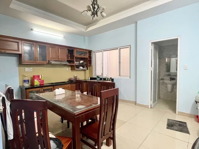 - Hẻm 8m xe tải , vị trí đẹp, sát chợ Bình Trị, khu Tên Lửa, di chuyển 5 phút tới siêu thị Aoen Bình Tân