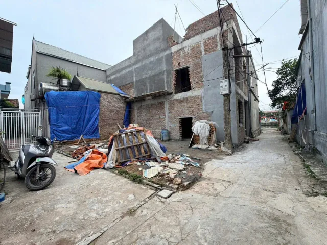 🌹 LÔ GÓC VIEW HỒ QUAN CHÂM – HÀNG HIẾM TẠI PHÚ NGHĨA, HÀ NỘI

🏡 Diện tích: 88m²
🌿 Lô góc đẹp, view trực diện hồ Quan Châm, không gian thoáng mát quanh năm.
🚗 Đường ô tô vào tận cửa, thuận tiện di chuyển và sinh hoạt.

📍 Vị trí trung tâm:
✅ Cách chợ