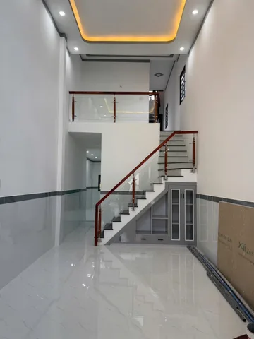 Bán nhà 1 lầu 1 lững phường Tân Vạn Dt: 70m2.Sổ Riêng.Thổ Cư. Đường Ô Tô Giá chỉ: 2tỷ350triệu