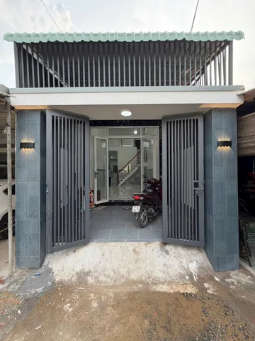 Bán nhà 1 lầu 1 lững phường Tân Vạn Dt: 70m2.Sổ Riêng.Thổ Cư. Đường Ô Tô Giá chỉ: 2tỷ350triệu
