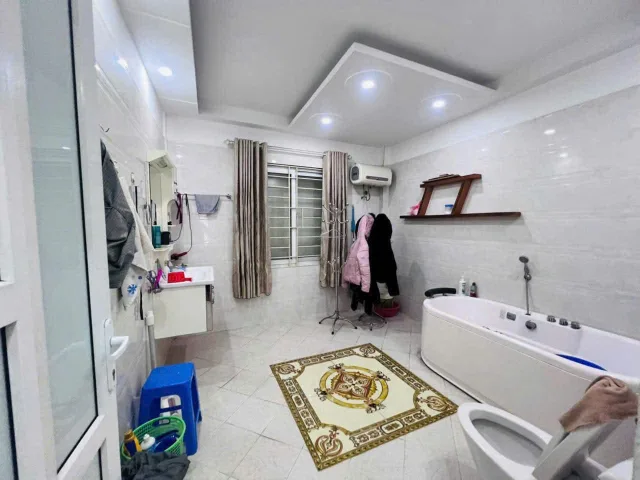 Bán nhà cầu giấy DT: 55m, 6 tầng, 5m mặt tiền, 17 tỷ