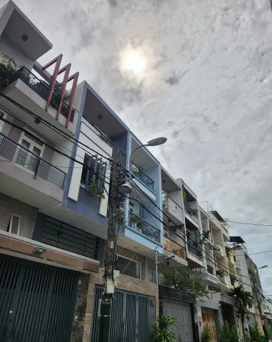 * HOT GIẢM GIÁ* HẺM xe ô tô đường Nguyễn Văn Quá, gần Nhà Hàng Đông Phương, DT 4*17, 1 trệt 3 lầu, giá 6 đến 7 tỷ