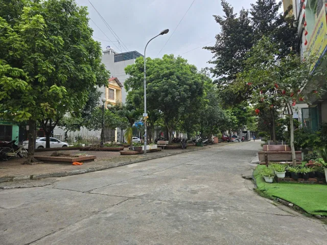 Bán lô giãn dân Bò Sơn Cao Nguyên, phường Võ Cường TP Bắc Ninh. 
Làn 2 Bình Than , check vườn hoa nhỏ. 
✅ Diện tích : 76,5m2
✅ Mặt tiền : 4,5m
✅ Hướng : Tây Bắc
👉💰8, x tỷ
👉Vị trí trung tâm khu Bò Sơn gần chợ Bò Sơn , trường Mầm Non, bệnh viện, hồ đi