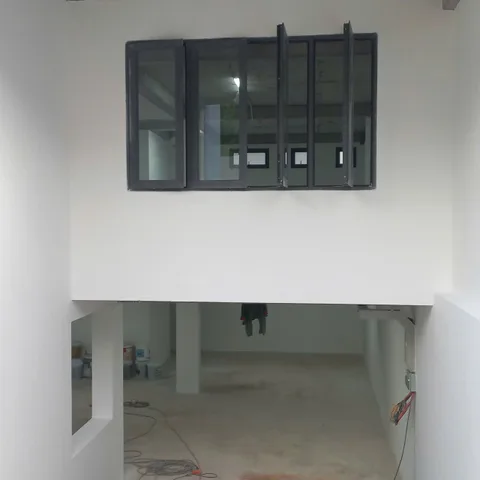 CHO THUÊ TOÀ NHÀ XÂY MỚI SÀN TRỐNG CÓ THANG MÁY QUẬN 2 GIÁ RẺ