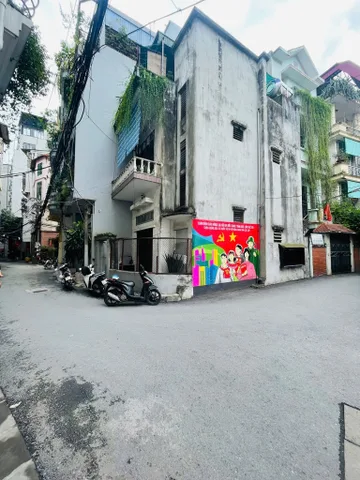 Lake view hồ tây, 5 tầng lô góc sân rộng thoáng, cách nhà ra mặt hồ.
