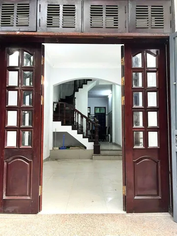 Cho thuê nhà HOÀNG SÂM, Hoàng Quốc Việt. 18 triệu/ tháng. Cho thuê: Hộ gia đình, Văn Phòng, KD Onl, Trung tâm giáo dục.