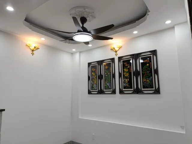 Gần trường, gần chợ, ô tô tải đỗ cách nhà 50m