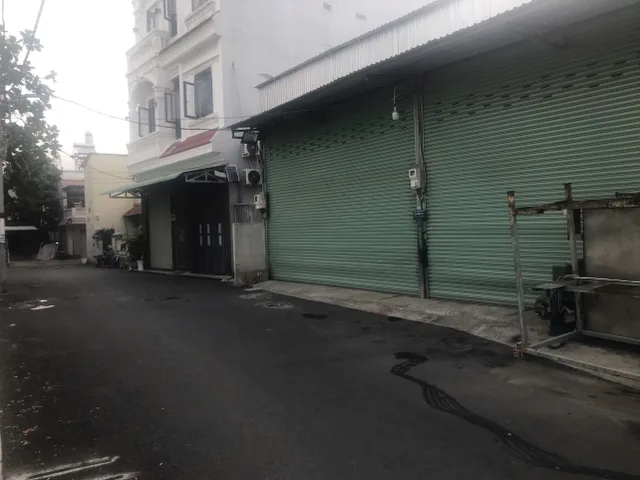 Bán hai lô đất cách mặt tiền đường Lê văn lương 50m,sát bên làng đại học.